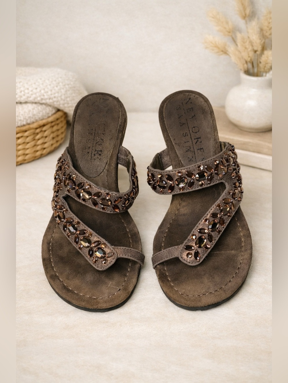 NY Transit Great Valor Brown Jeweled Sandals (8M)